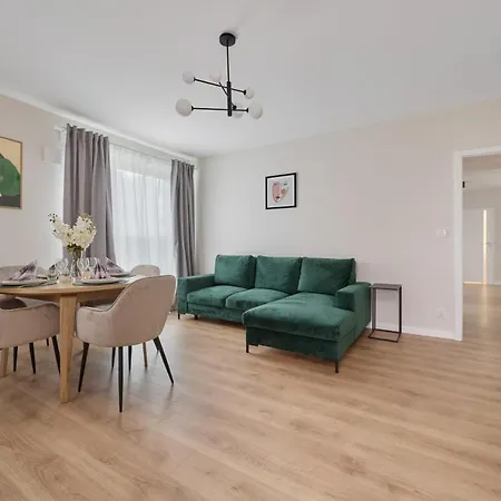 Apartment Beautiful 3-bedroom Gwiazdzista 18 By Renters *