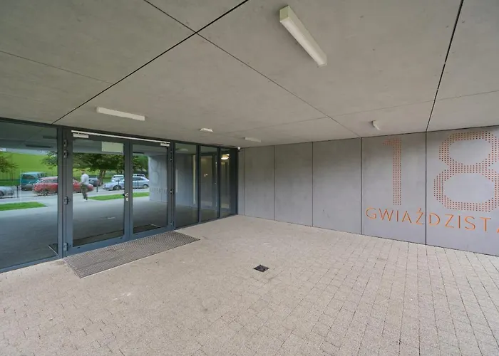 Beautiful 3-bedroom Gwiazdzista 18 By Renters Apartmán *